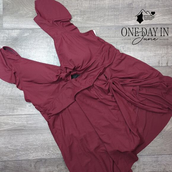 Charmo Plus Size Maternity Ruffle Shoulder Keyhole One Piece Swimsuit Size 3X - Picture 3 of 8